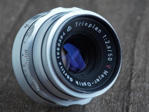 Trioplan Meyer-Optik Gorlitz red “V”  M42 50mm f/2.9 №1650394 bubble bokeh