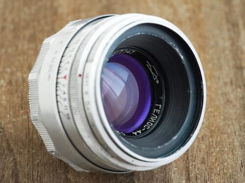 KMZ Helios-44 58mm f/2 №0017747 M39 SLR 13-blades red “P”
