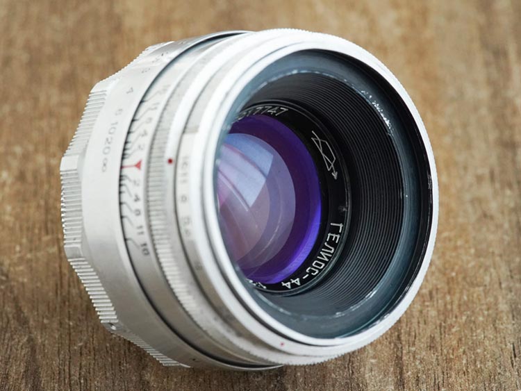 KMZ Helios-44 58mm f/2 №0017747 M39 SLR 13-blades red "P"